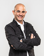 מני עוזרי